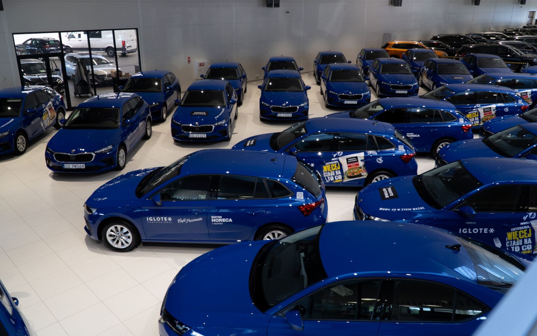 Škoda i Iglotex wzmacniają partnerstwo – oficjalne wydanie floty z udziałem Dyrektora marki Škoda Jaroslava Hercoga