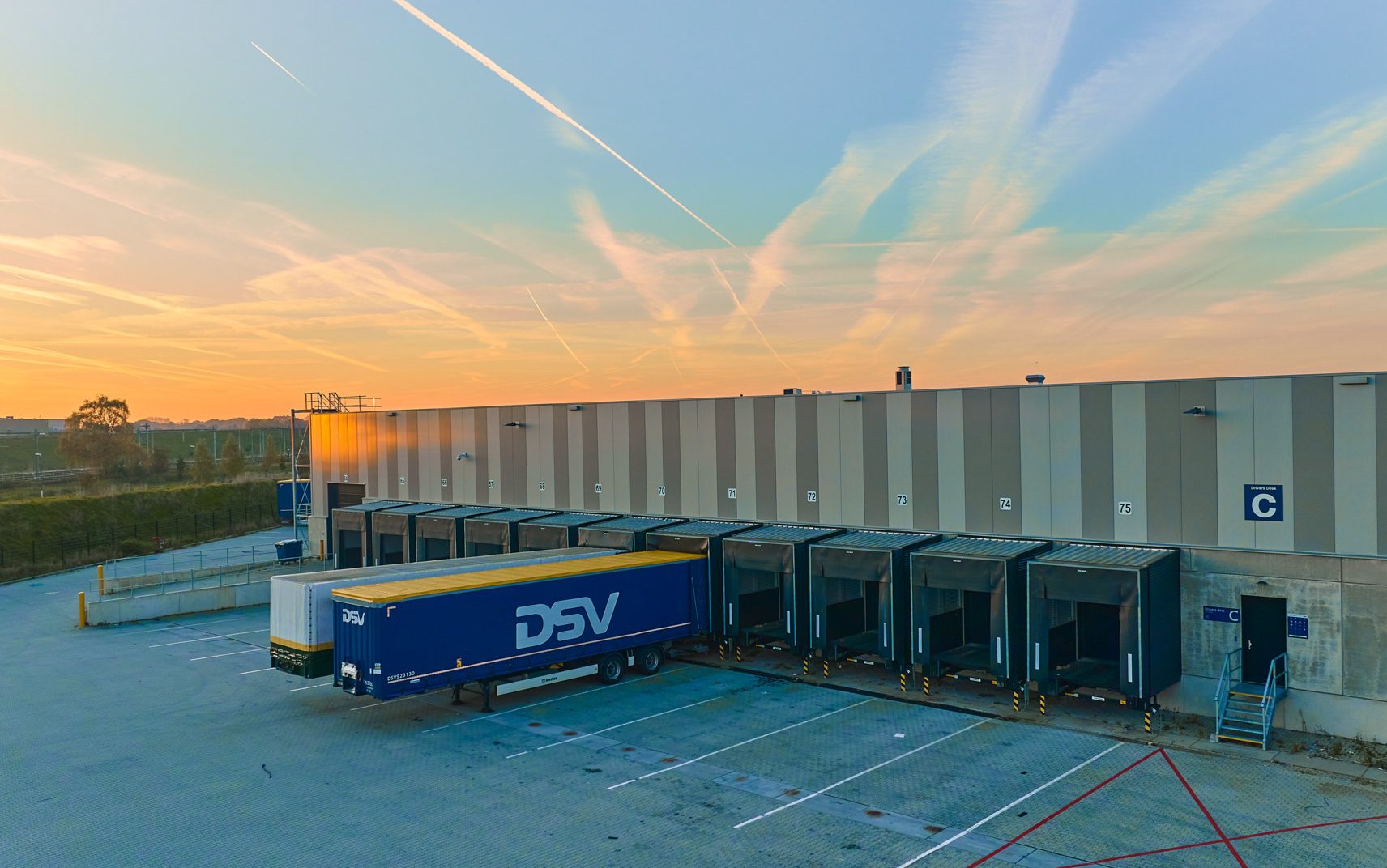 DSV – Global Transport and Logistics wspiera Świętego Mikołaja: ponad 1,5 miliona choinek dostarczonych w całej Europie