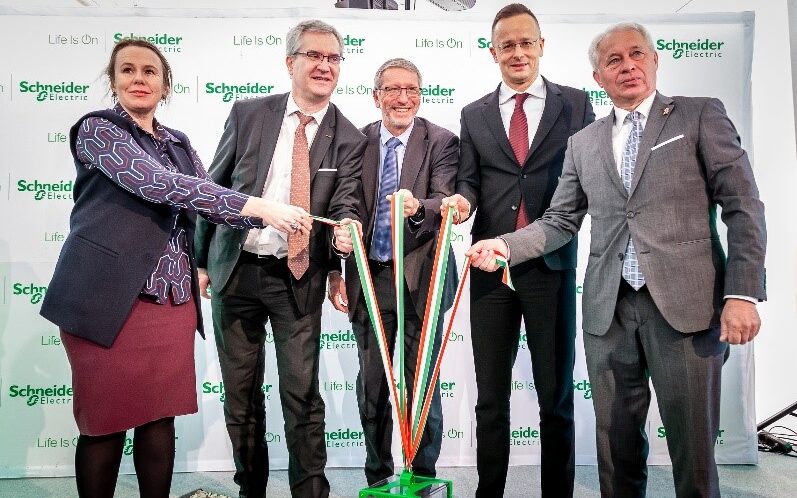 Schneider Electric inwestuje 40 mln euro w inteligentną fabrykę przyszłości na Węgrzech