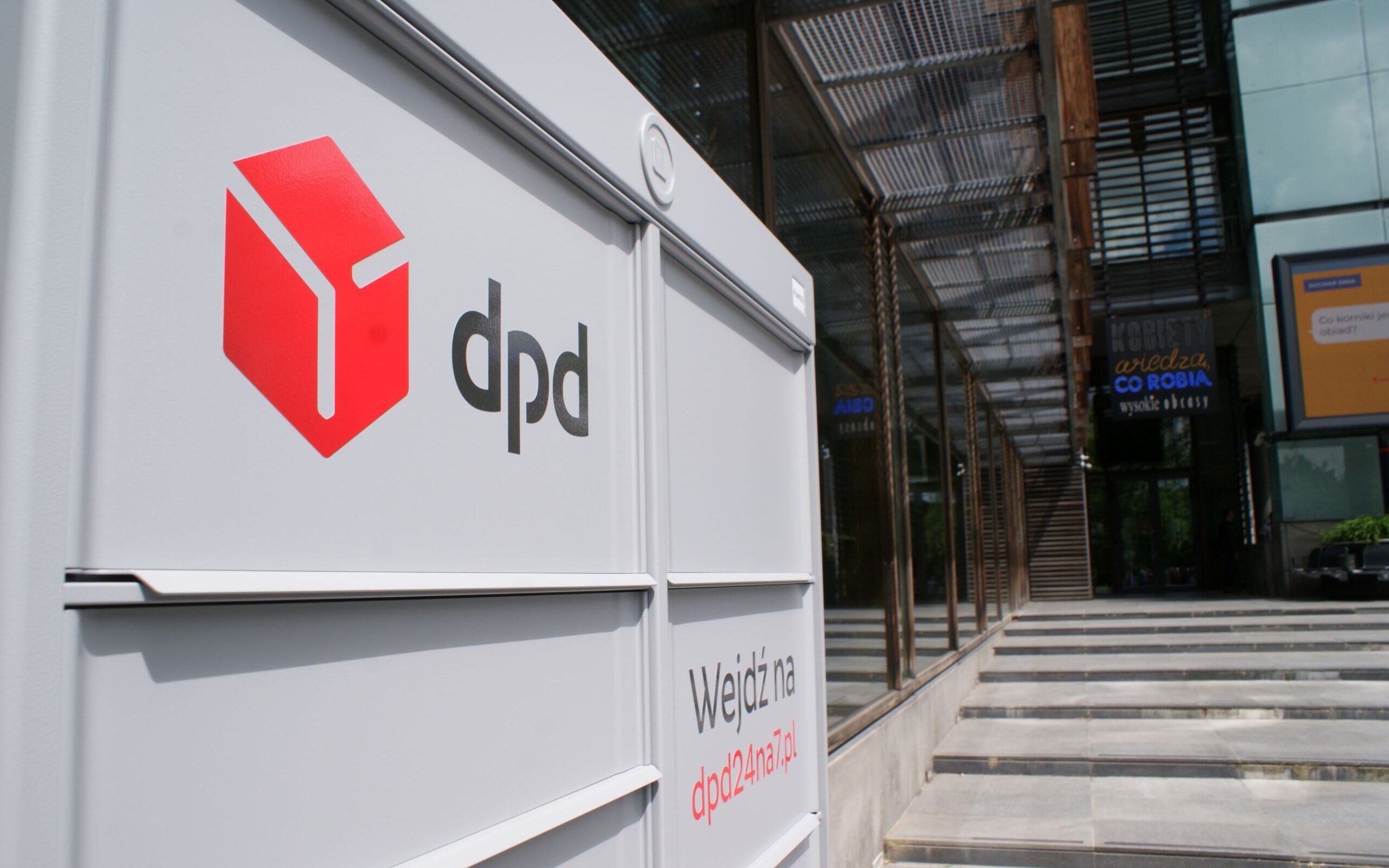 DPD Polska uruchomi 9 tysięcy automatów paczkowych SwipBox Infinity do końca 2024 roku