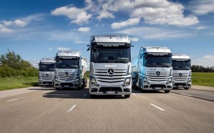 Ciężarówki napędzane ogniwami paliwowymi w operacjach logistycznych: rozpoczęcie testów klienckich pojazdów Mercedes-Benz GenH2 Truck