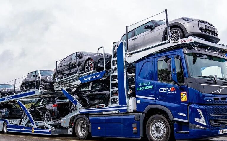 CEVA Logistics i BMW Group France testują elektryczny autotransporter w dystrybucji samochodów