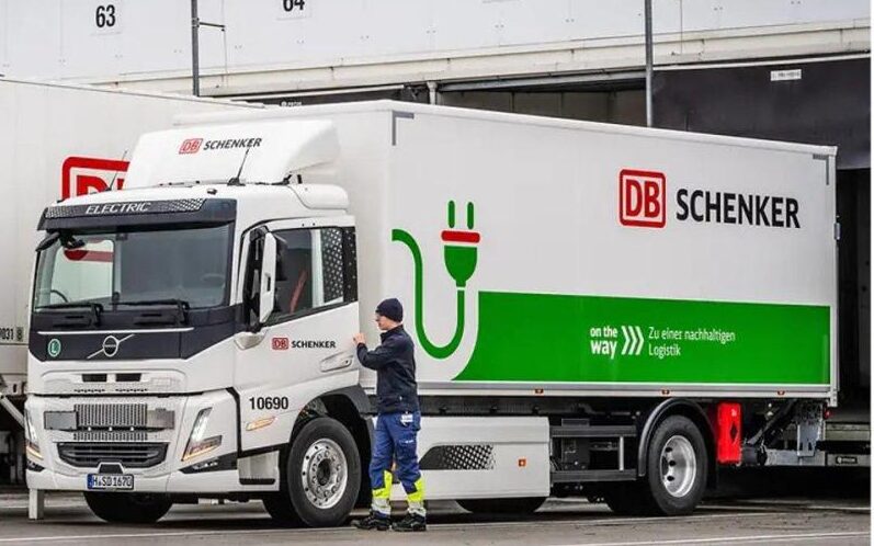 DB Schenker wprowadza 40 nowych elektrycznych pojazdów Volvo FM Electric do swojej floty w Niemczech