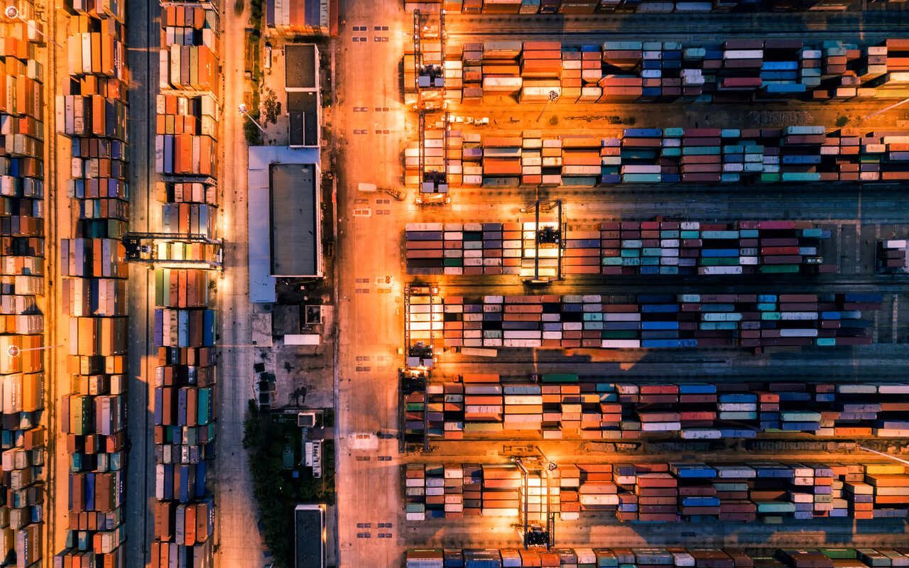 Transport na krawędzi: jak amerykańskie cła mogą wywrócić europejskie łańcuchy dostaw?