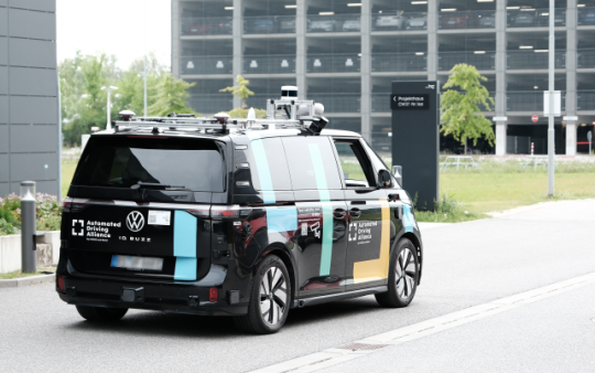 Bosch i CARIAD zwiększają bezpieczeństwo i wygodę jazdy zautomatyzowanej dzięki sztucznej inteligencji