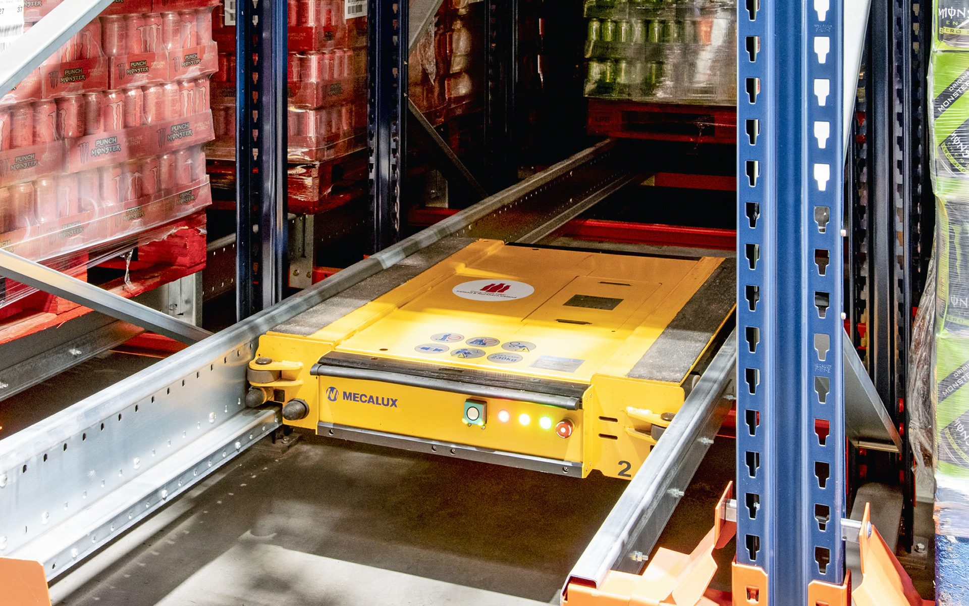 Coca-Cola HBC usprawnia magazynowanie napojów na wielu kontynentach dzięki systemowi Pallet Shuttle firmy Mecalux