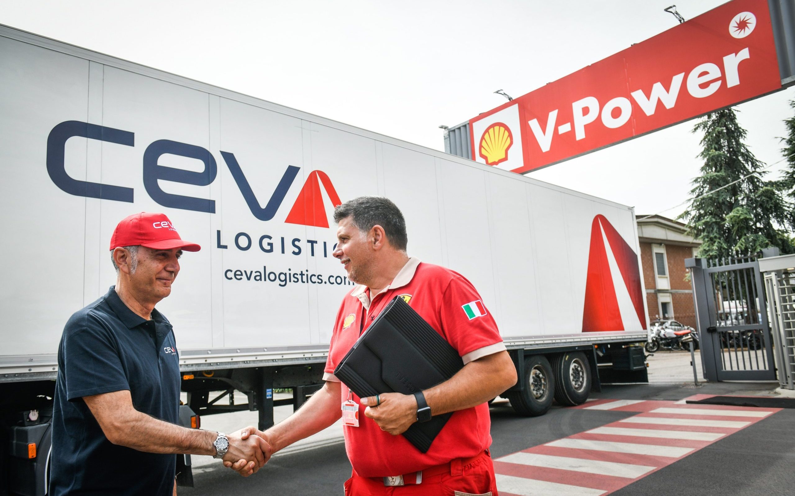 CEVA Logistics rozszerza partnerstwo z Ferrari i zostaje Premium Partnerem Scuderia Ferrari HP oraz Ferrari Hypercar