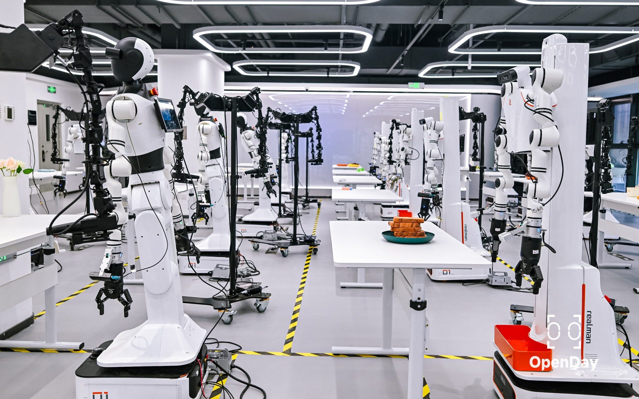 RealMan prezentuje platformę RealBOT Embodied Open Platform na konferencji IROS 2025