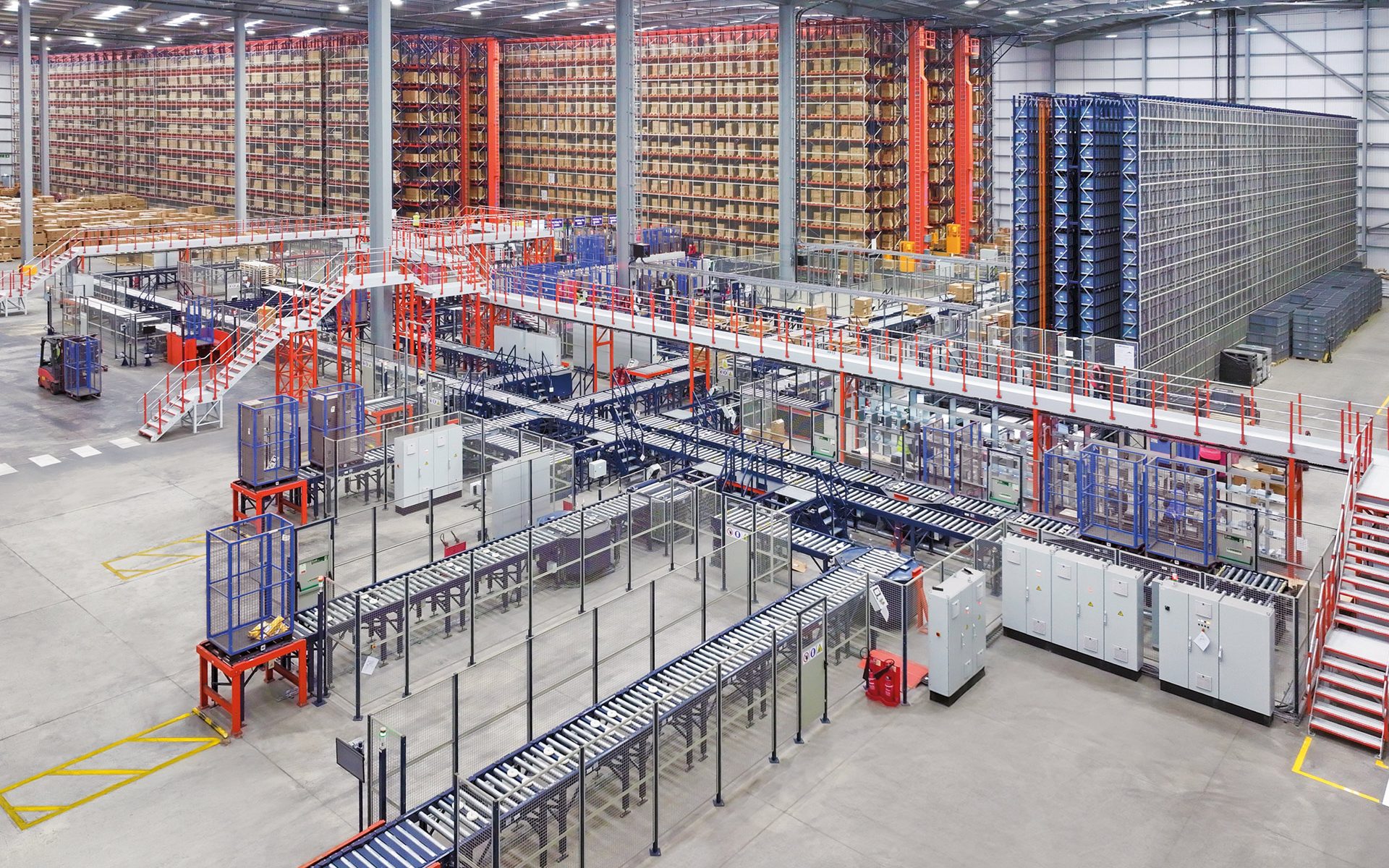 Nowe badanie przeprowadzone przez MIT i Mecalux ujawnia, że już w 60% magazynów na świecie sztuczna inteligencja zwiększa wydajność i zmienia modele pracy