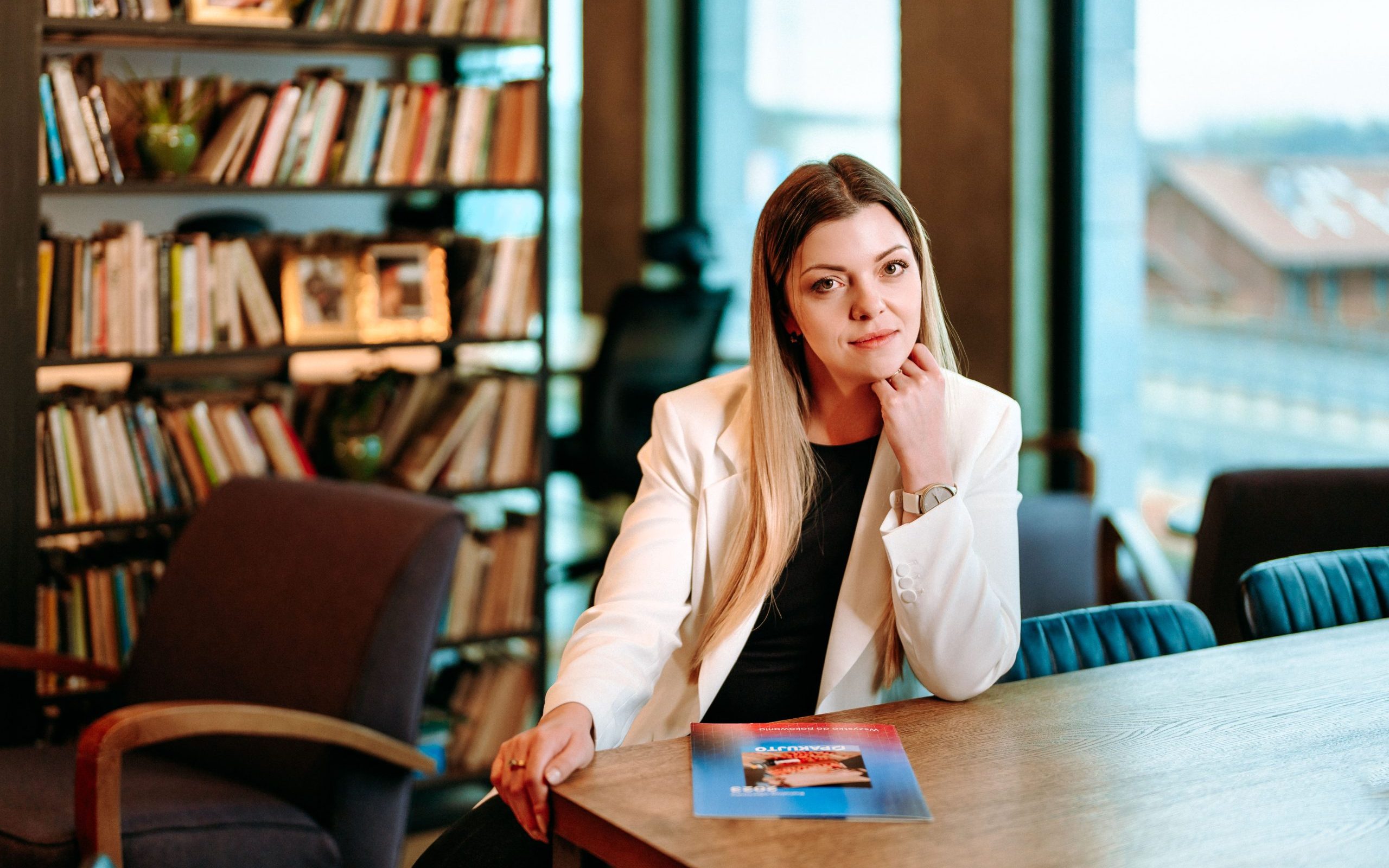 Jak obniżyć koszty w firmie, gdy wszystko drożeje? Poradnik Mac-Graf i PakujTo wskazuje, gdzie znajdziesz oszczędności w procesie pakowania