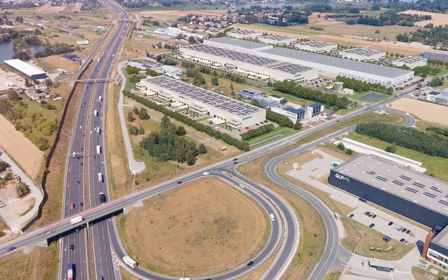 CTPark Warsaw Janki: pierwszy budynek na finiszu, drugi już w realizacji