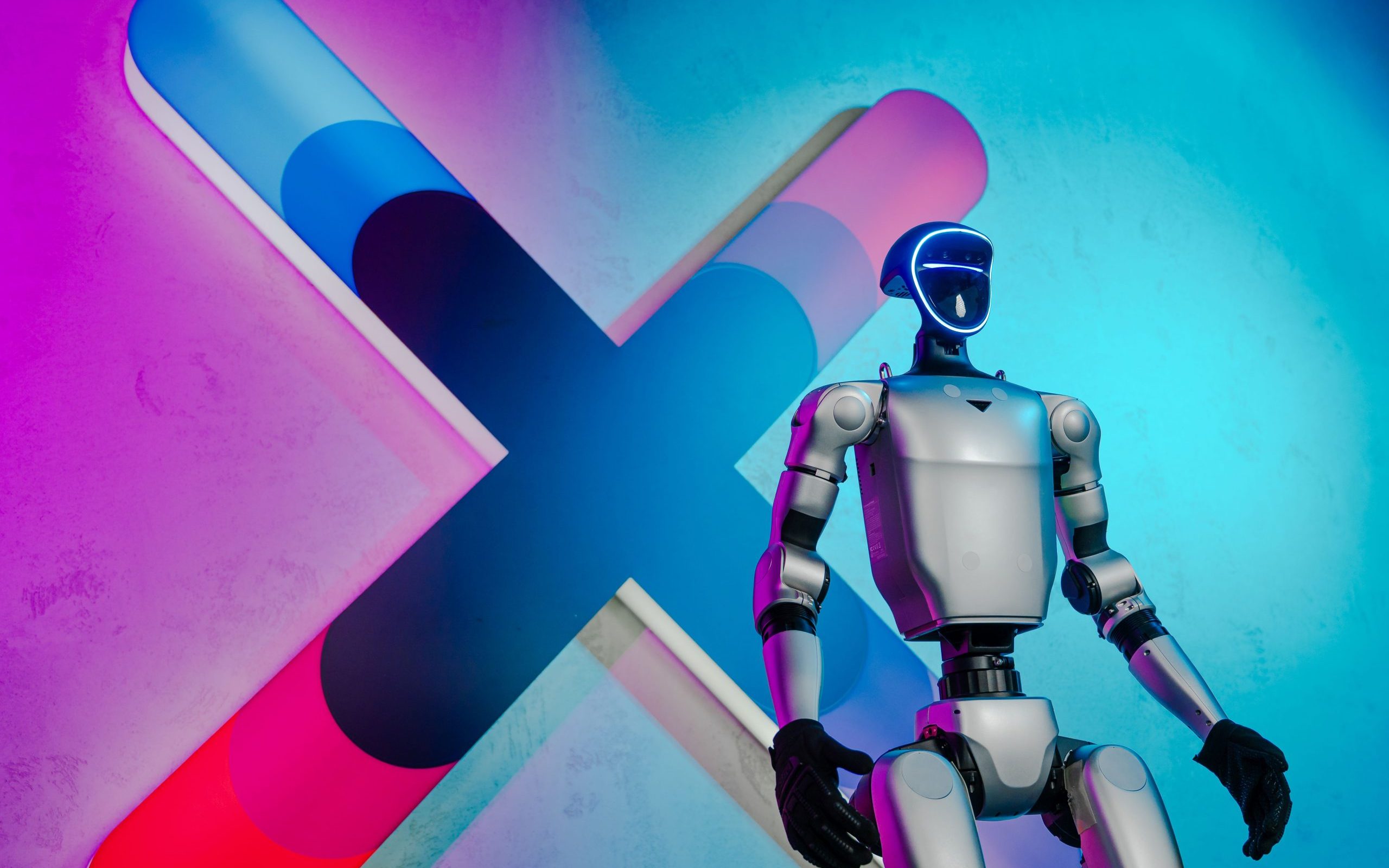 Grupa x-kom uruchamia sprzedaż robotów humanoidalnych