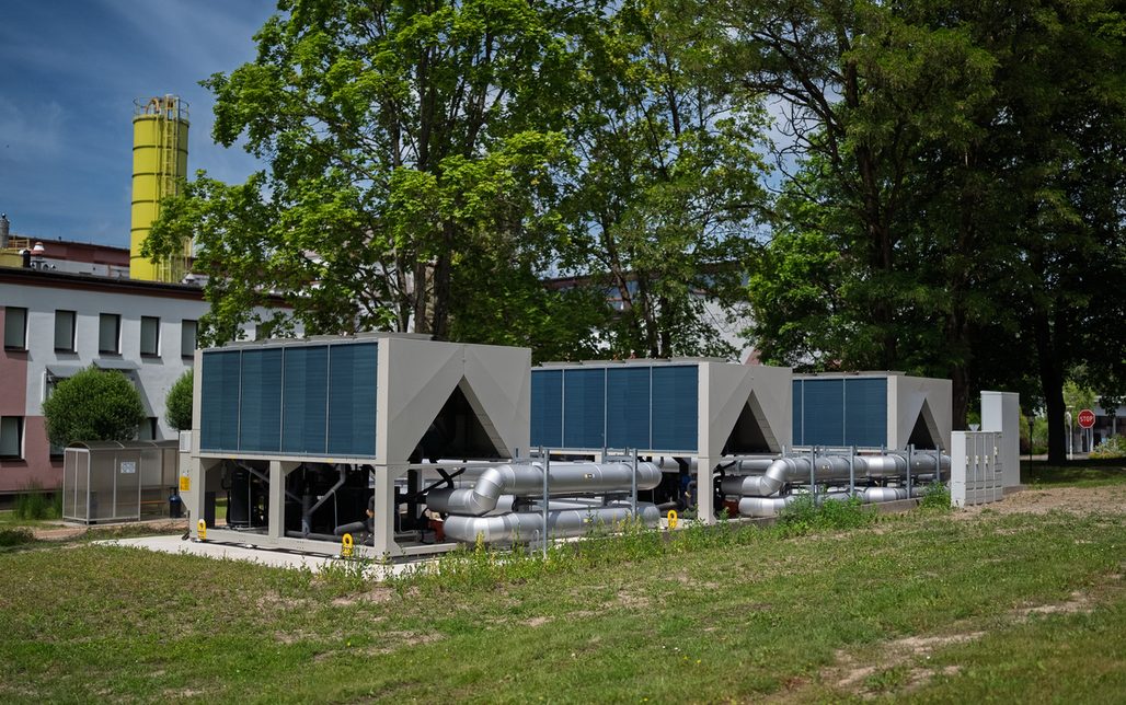 450 kWp fotowoltaiki, 750 kW pomp ciepła i 474 tony CO₂ mniej. Hymon zakończył realizację dla Henkel 8 450 kWp fotowoltaiki, 750 kW pomp ciepła i 474 tony CO₂ mniej. Hymon zakończył realizację dla Henkel